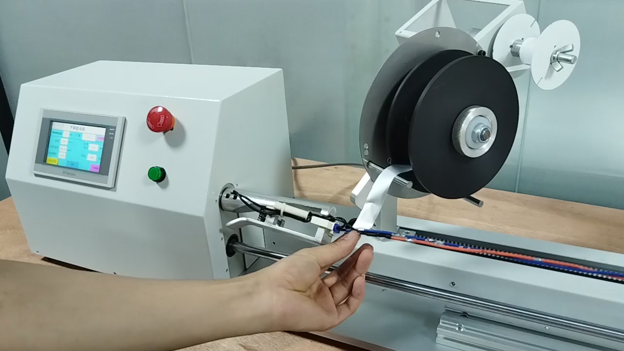 Balicí zařízení na hliníkovou fólii – jednotka uvolňování papíru a automatický sběr