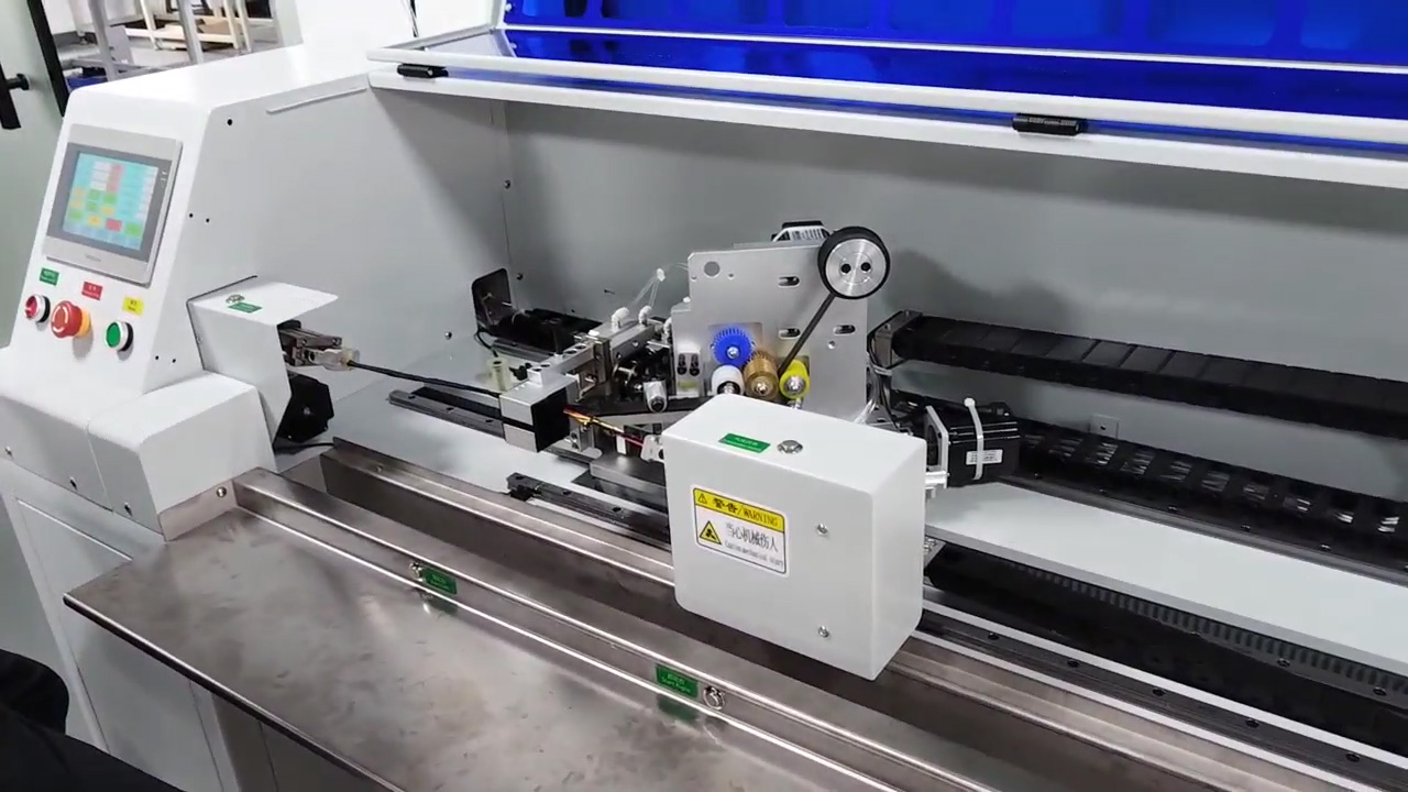Automatický omotávací stroj na krátké vodiče s lepicí páskou – precizní omotání JW-850C