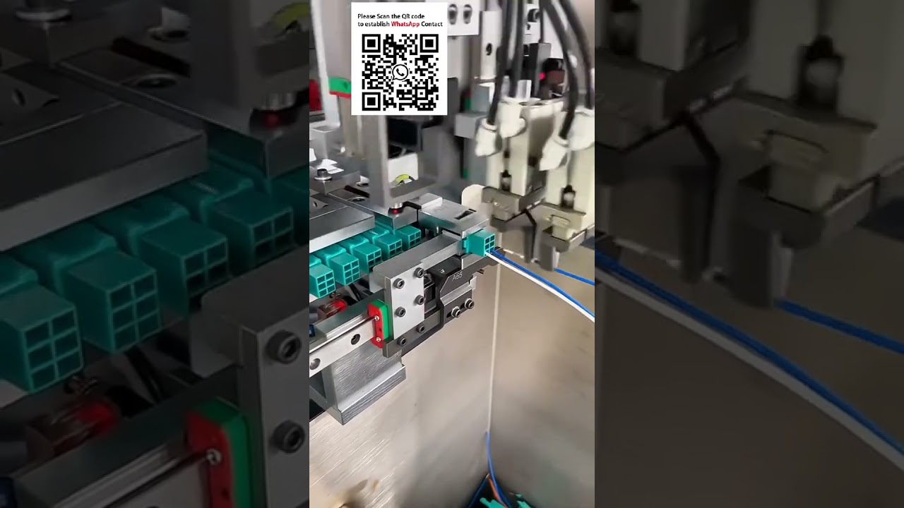 Plně automatický krimpovací stroj na terminály s vkládáním krytek #InteligentníVýroba #Automatizace
