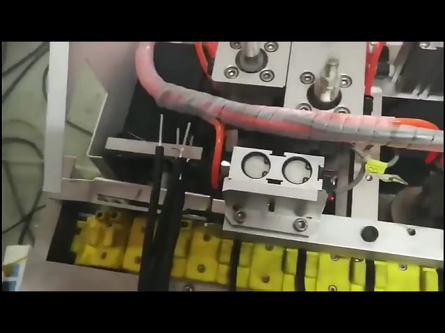 Automatický stroj na stínění kartáčem, twistové opletení a odizolování jader
