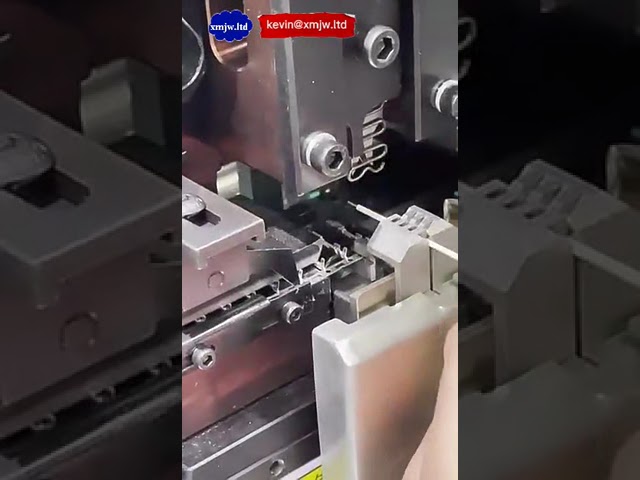 Poloautomatický servo krimpovací nástroj pro kroužkové koncovky a kabelová oka – ideální pro obnovitelnou energii