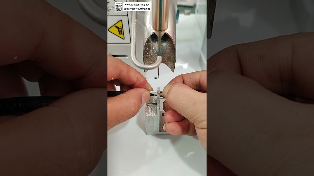 Poloatomatická pájecí stroj – řešení pro nerovnoměrné pájení DC konektorů (krátká verze)