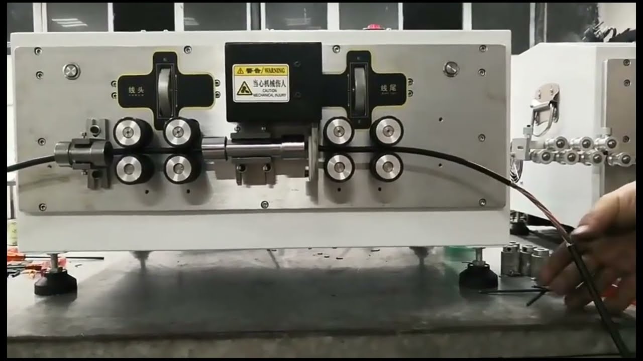 Automatic Eight wheel Drive Computer Sheathed Wire Stripping Machine