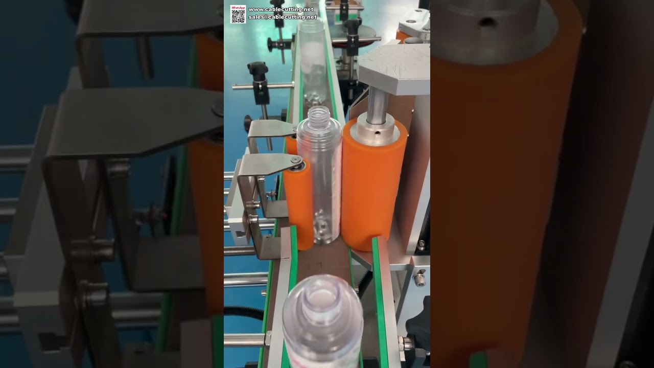 Automatický etiketovací stroj na kulaté lahve s high-tech aplikátorem – vizuálně atraktivní design