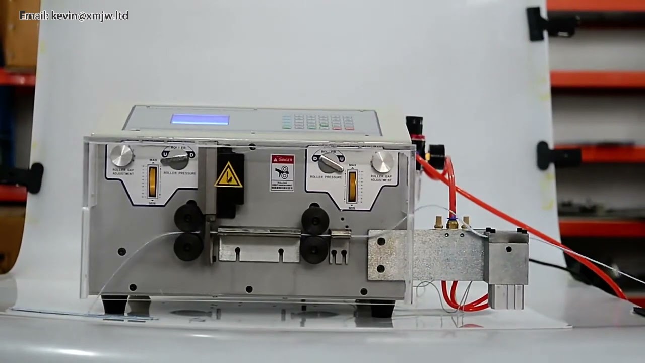 SWT-508-P-X-2 Počítačem řízený automatický odizolovač a ohýbačka drátů pro ploché kabely 2-12P