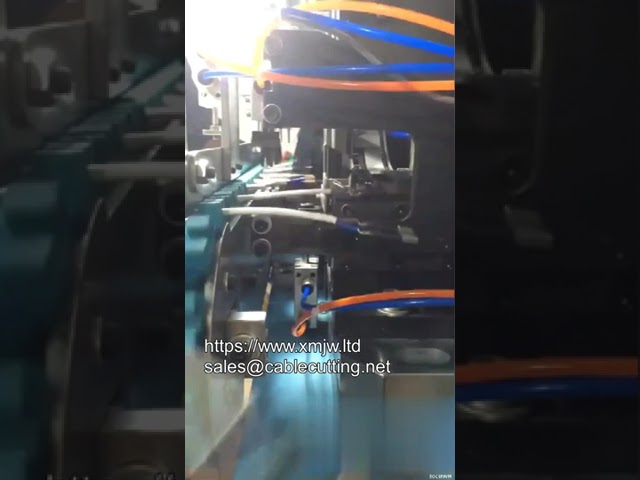 Automatický krimpovací stroj pro konektory s tažným kolíkem | Precizní krimpování