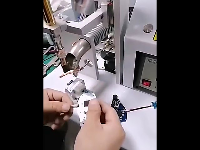 Automatický pájecí systém pro precizní montáž DPS