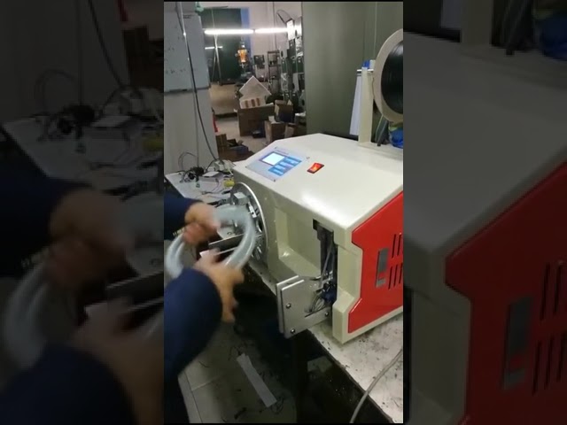 Automatický stroj na navíjení a vázání drátu WPM-210