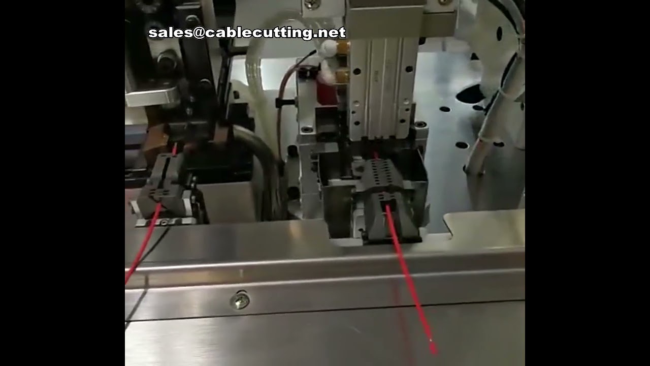 Plně automatický multifunkční stroj na krimpování koncovek a smršťování bužírek pro kabely