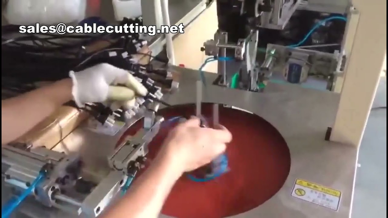 Automatické navíjecí a vázací zařízení pro tlusté dráty do tvaru osmičky - průmyslový stroj