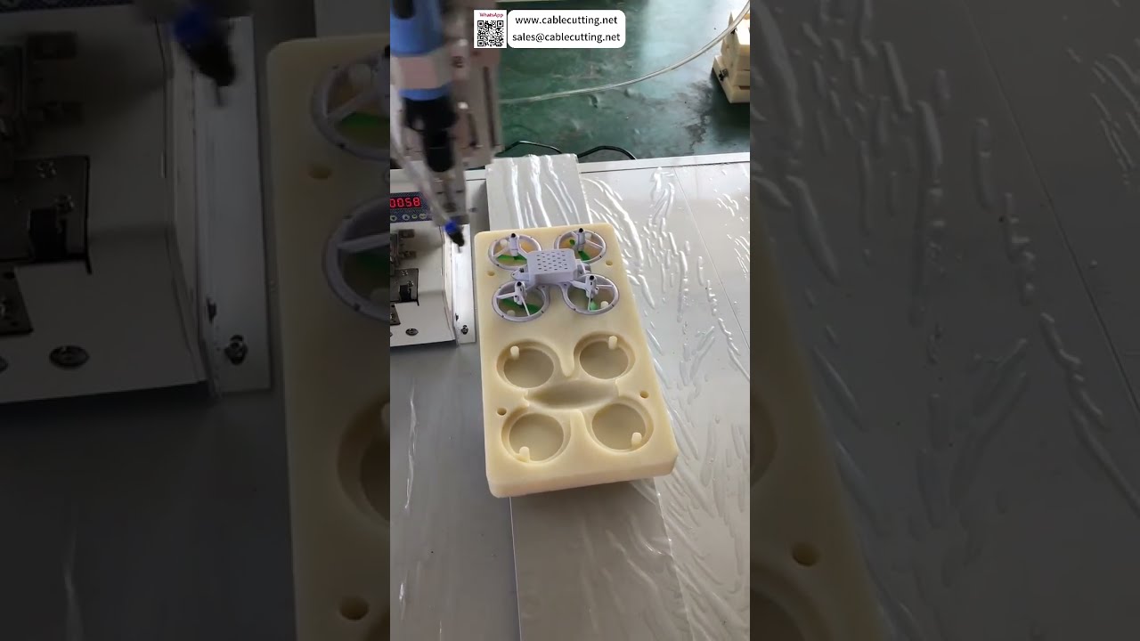 Systém automatického šroubování pro RC drony — rychlá montáž