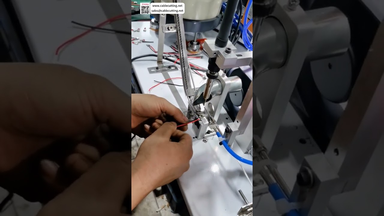 Poloautomatická pájecí linka s vibračním podavačem pro automatické podávání součástek – stačí pouze vložit drát