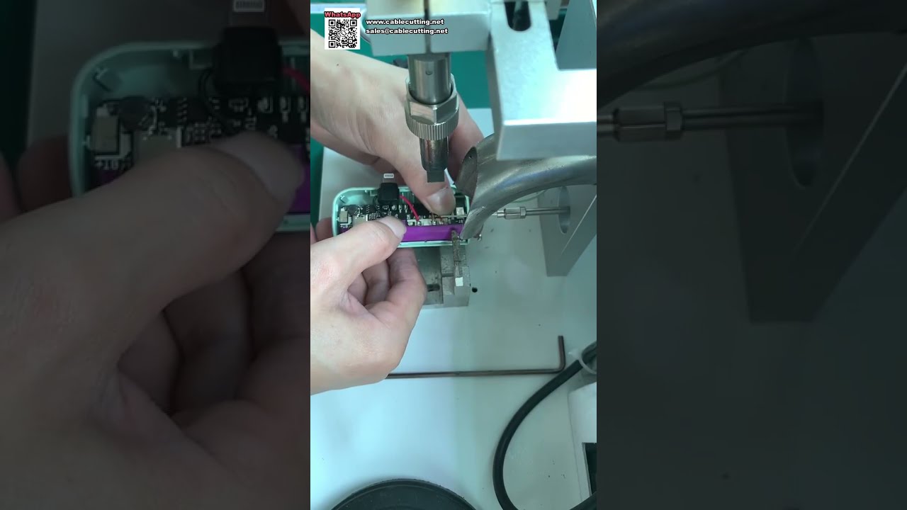 Pájecí stroj pro malé desky PCB — pájení vodičů, vysoká účinnost